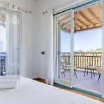 Mavraki Villa *