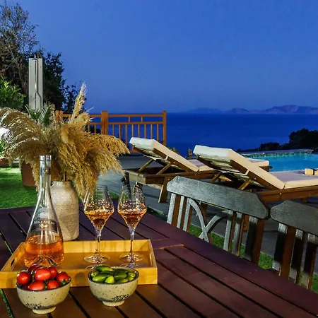 Mavraki Villa *