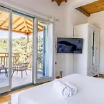 Mavraki Villa