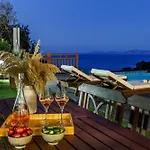 Mavraki Villa *