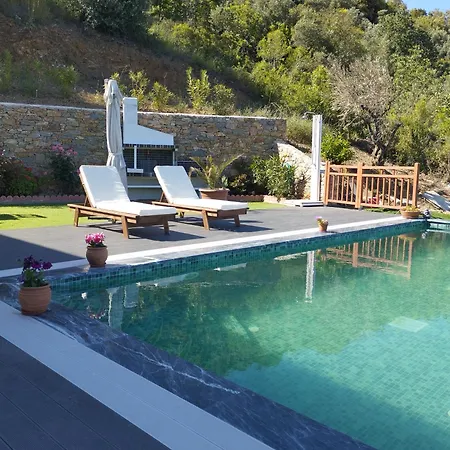 Mavraki Villa