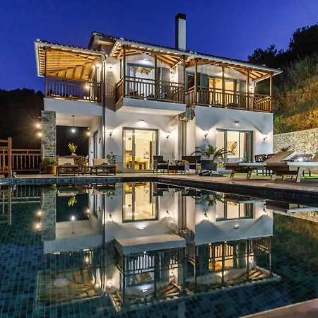 Mavraki Villa Glossa